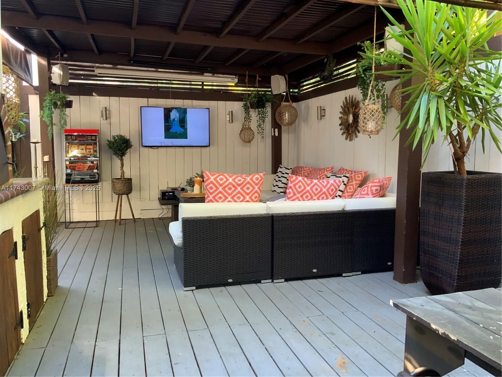 Real estate property located at 15675 84th Ter #906, Miami-dade, South Lake Villas Condo, Miami, FL
