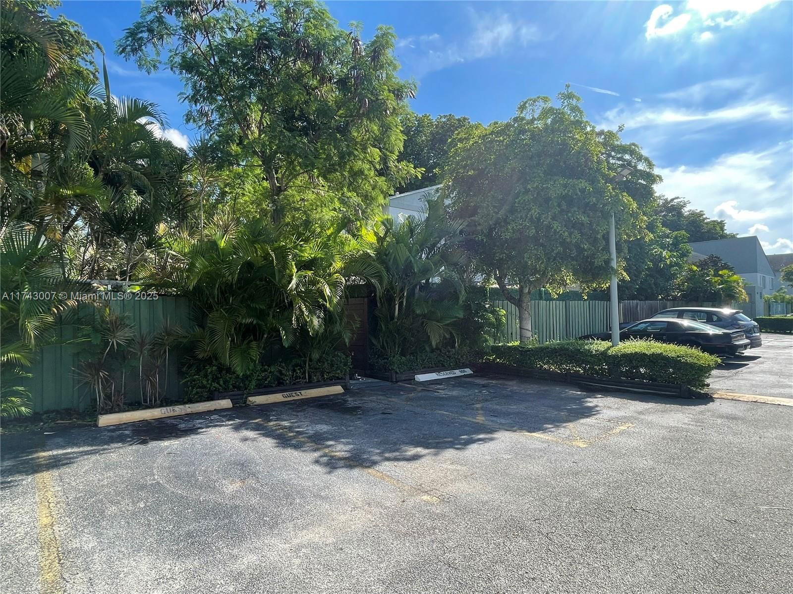 Real estate property located at 15675 84th Ter #906, Miami-dade, South Lake Villas Condo, Miami, FL