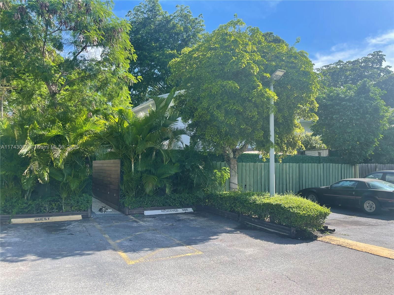 Real estate property located at 15675 84th Ter #906, Miami-dade, South Lake Villas Condo, Miami, FL