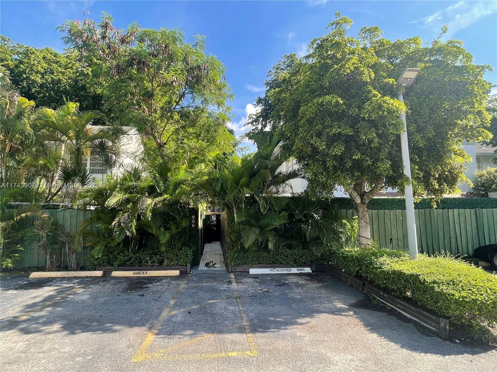 Real estate property located at 15675 84th Ter #906, Miami-dade, South Lake Villas Condo, Miami, FL