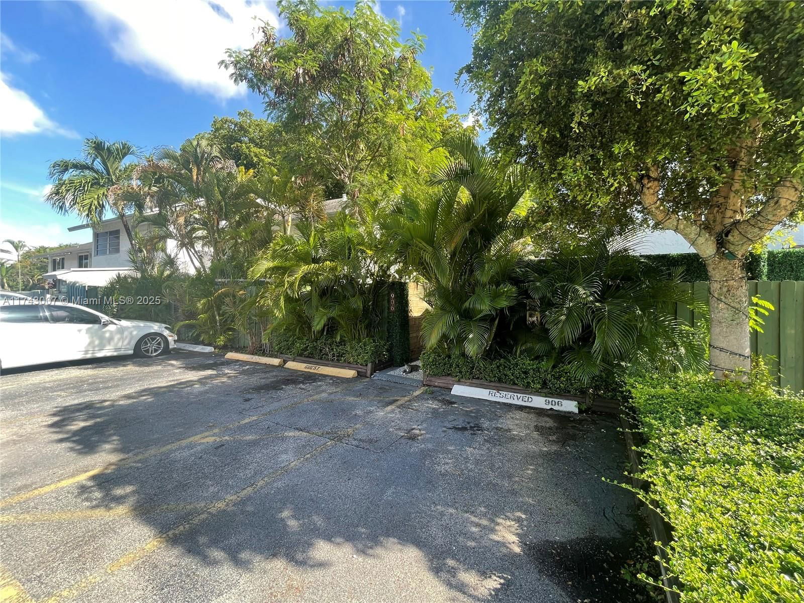 Real estate property located at 15675 84th Ter #906, Miami-dade, South Lake Villas Condo, Miami, FL
