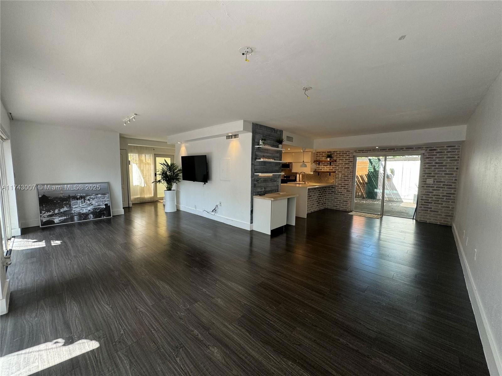 Real estate property located at 15675 84th Ter #906, Miami-dade, South Lake Villas Condo, Miami, FL