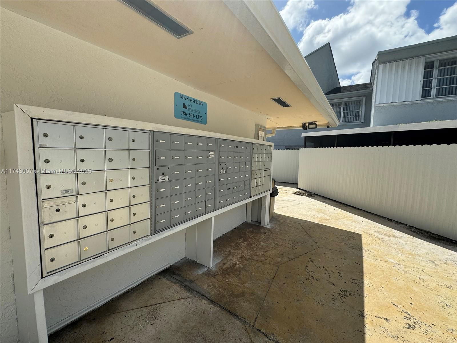 Real estate property located at 15675 84th Ter #906, Miami-dade, South Lake Villas Condo, Miami, FL