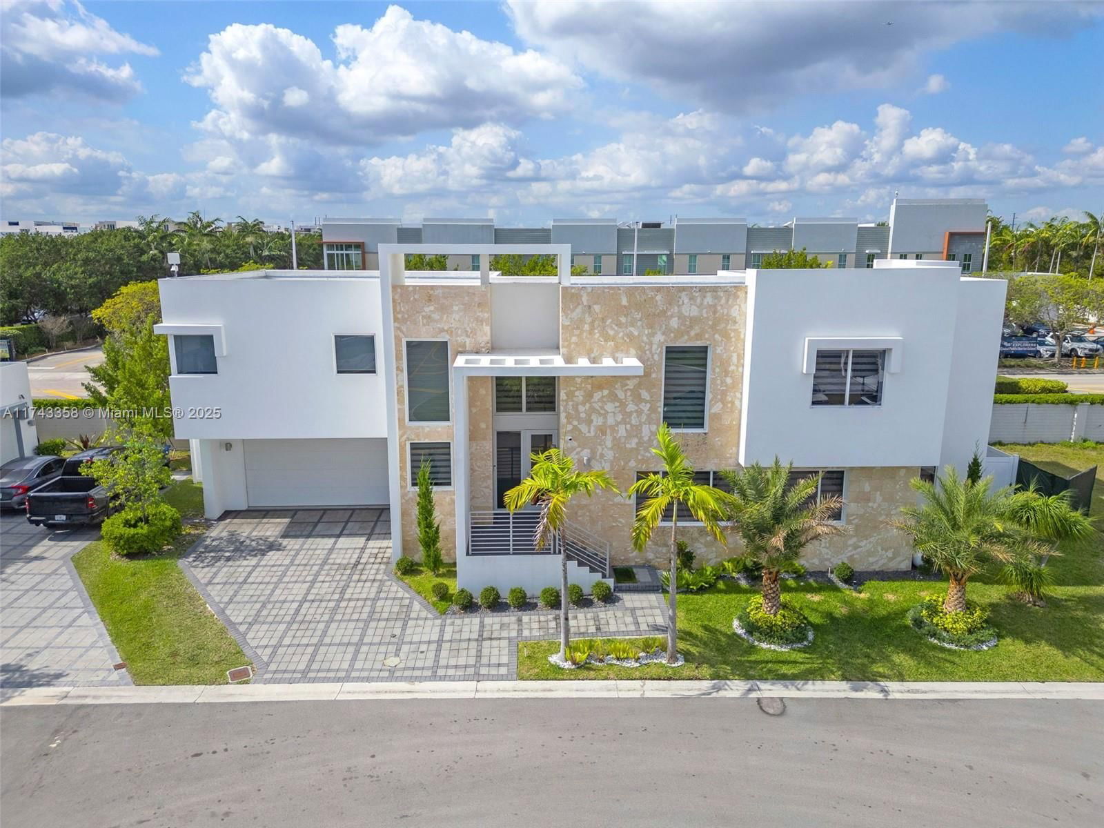 Real estate property located at 10393 67th Ter, Miami-dade, Doral Palms South, Doral, FL
