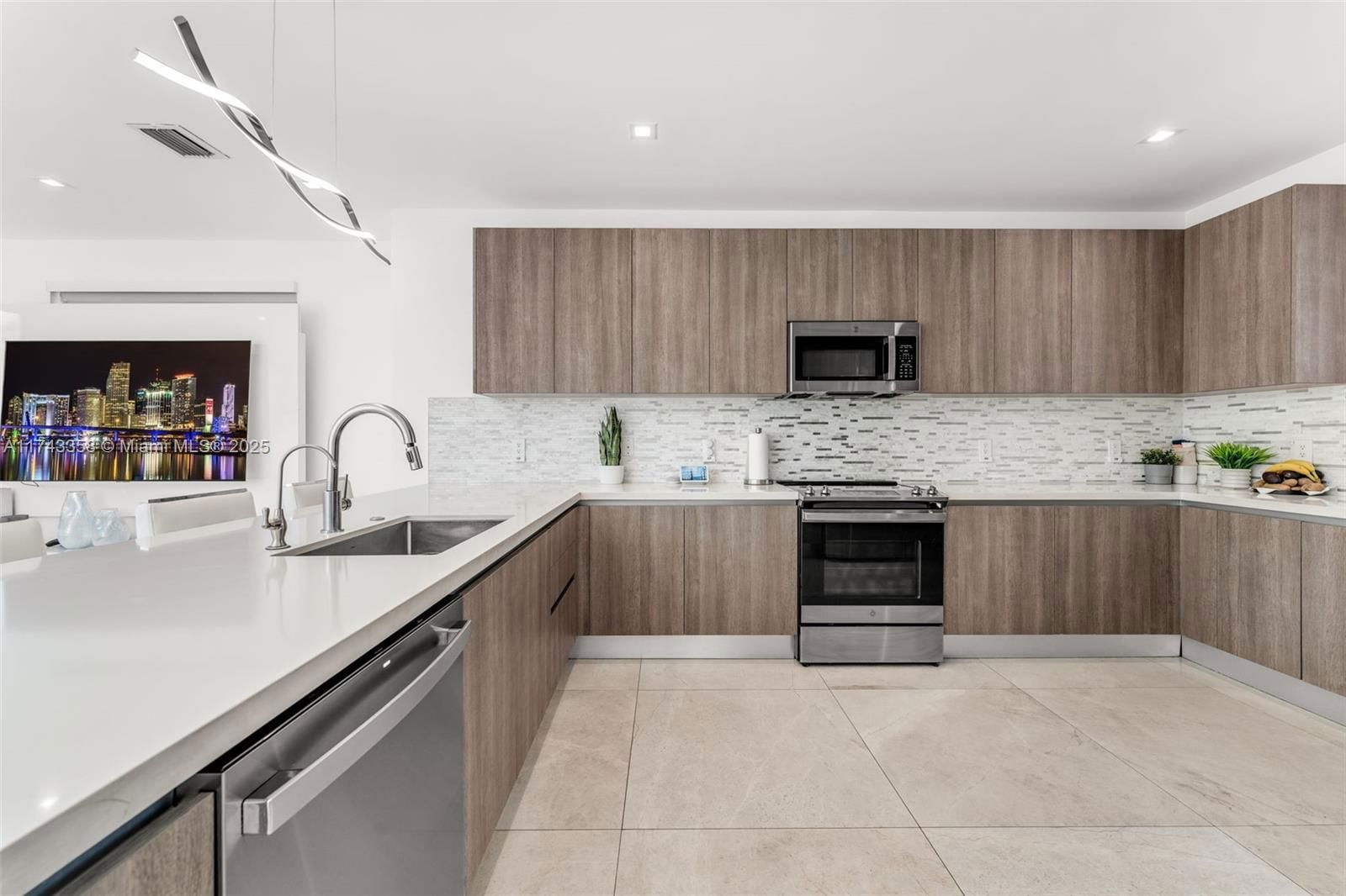 Real estate property located at 10393 67th Ter, Miami-dade, Doral Palms South, Doral, FL