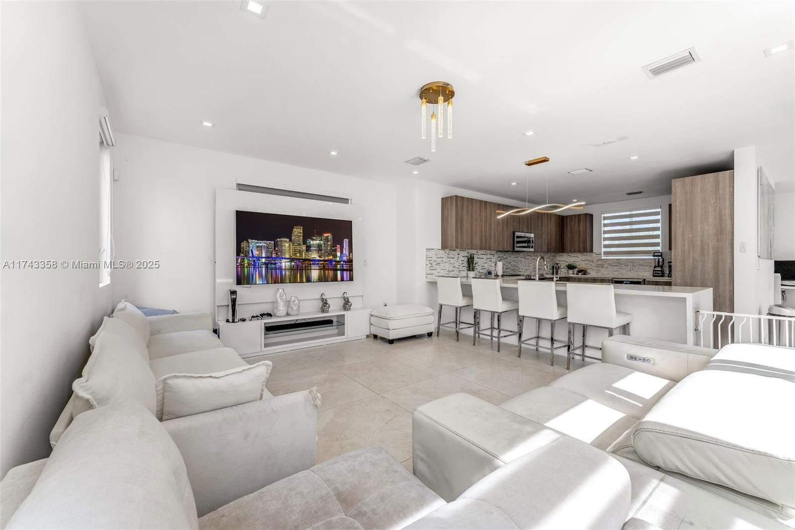 Real estate property located at 10393 67th Ter, Miami-dade, Doral Palms South, Doral, FL