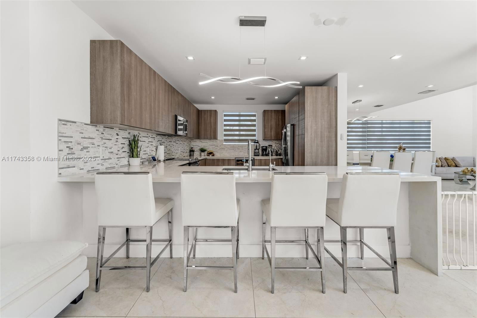 Real estate property located at 10393 67th Ter, Miami-dade, Doral Palms South, Doral, FL