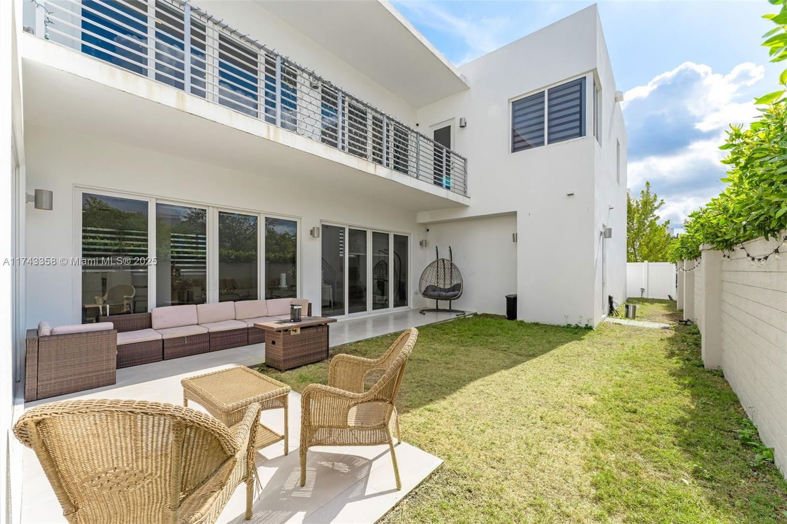 Real estate property located at 10393 67th Ter, Miami-dade, Doral Palms South, Doral, FL