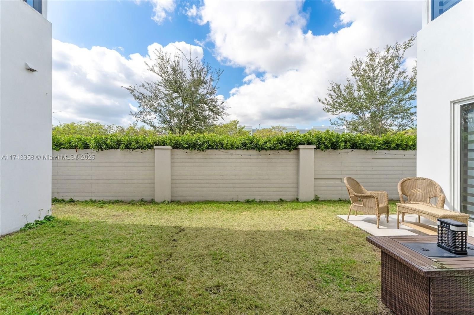 Real estate property located at 10393 67th Ter, Miami-dade, Doral Palms South, Doral, FL