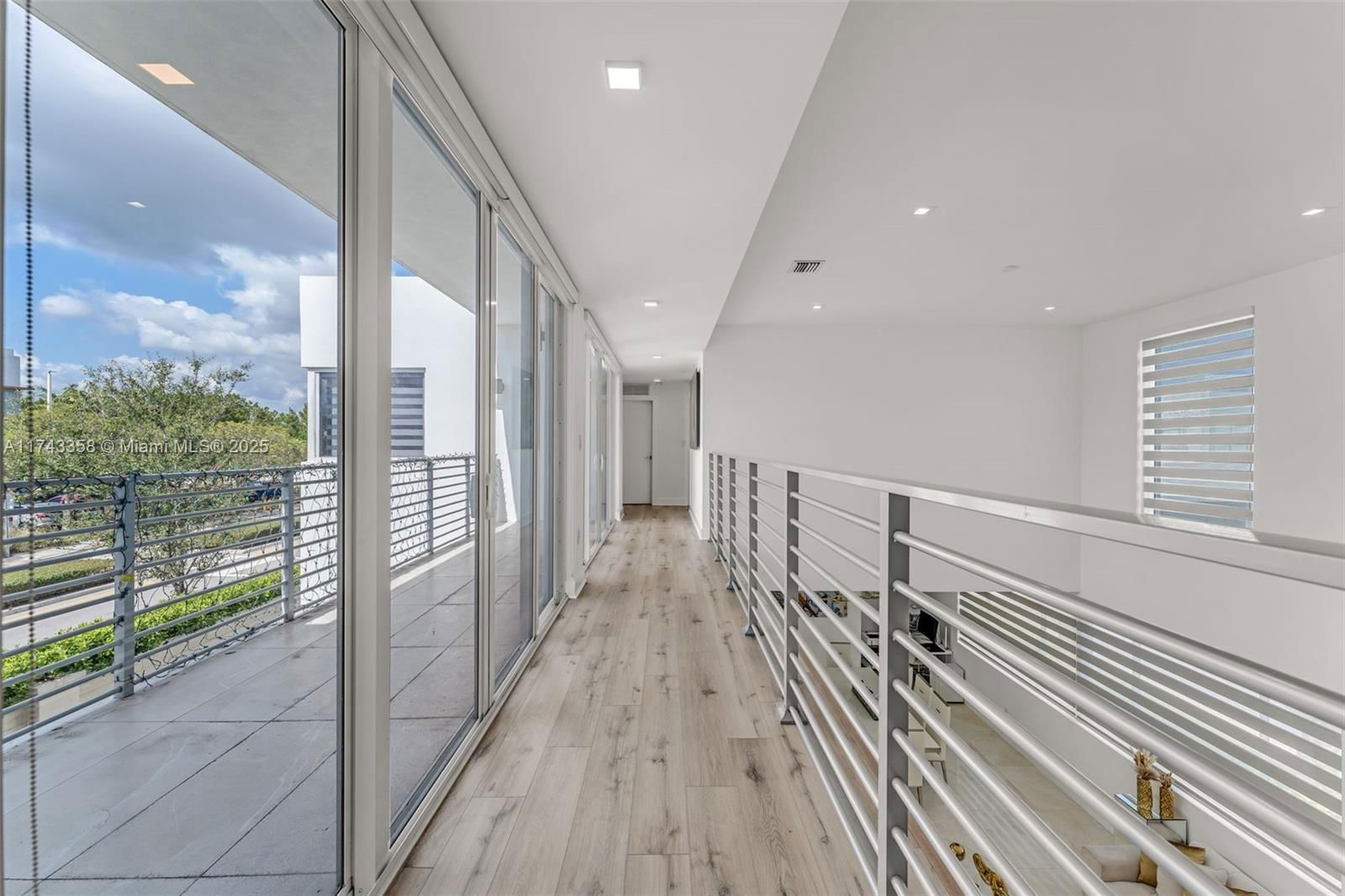 Real estate property located at 10393 67th Ter, Miami-dade, Doral Palms South, Doral, FL
