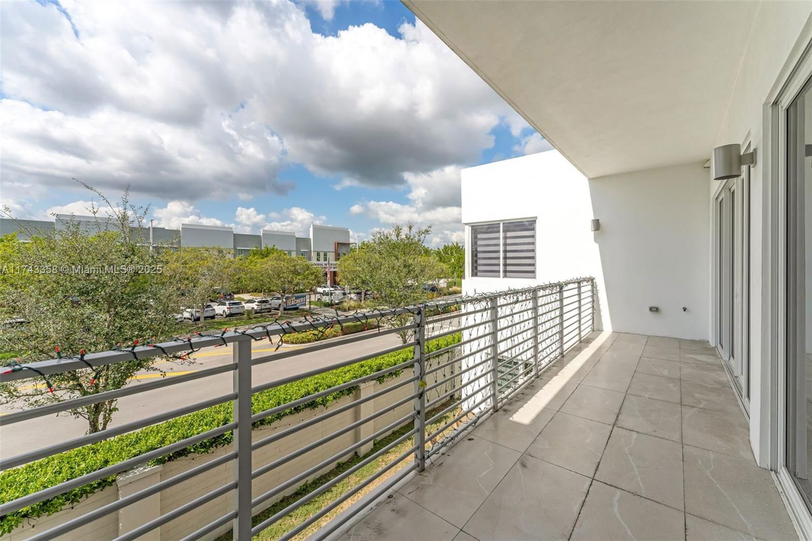 Real estate property located at 10393 67th Ter, Miami-dade, Doral Palms South, Doral, FL