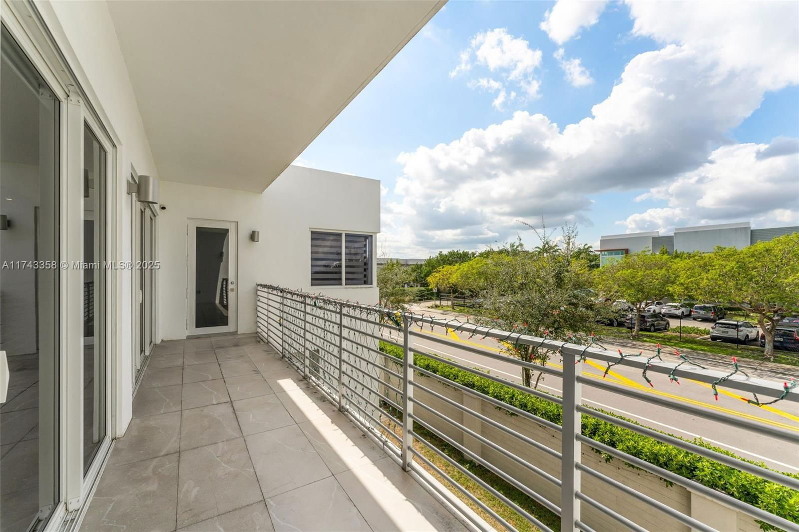 Real estate property located at 10393 67th Ter, Miami-dade, Doral Palms South, Doral, FL
