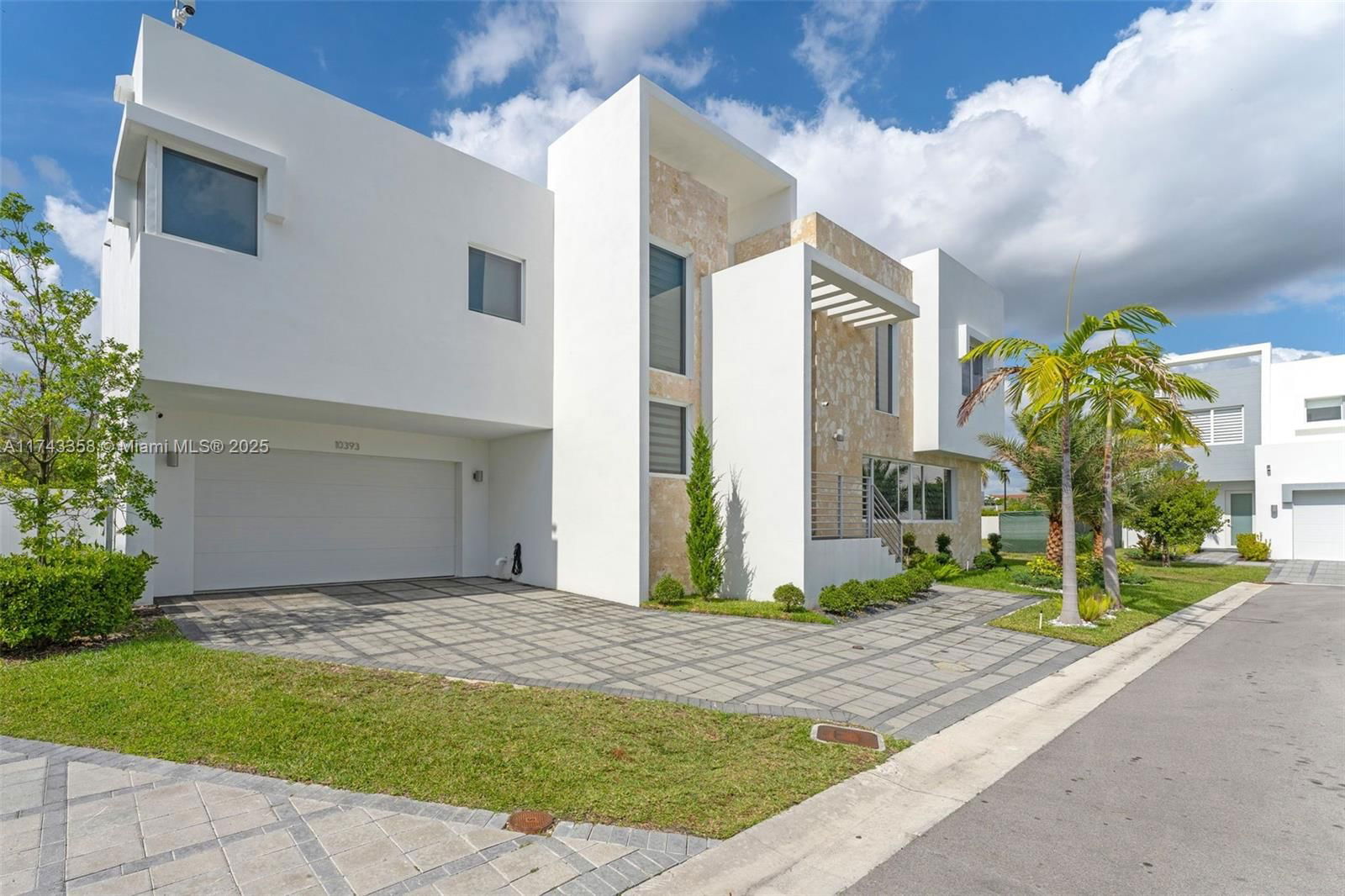 Real estate property located at 10393 67th Ter, Miami-dade, Doral Palms South, Doral, FL