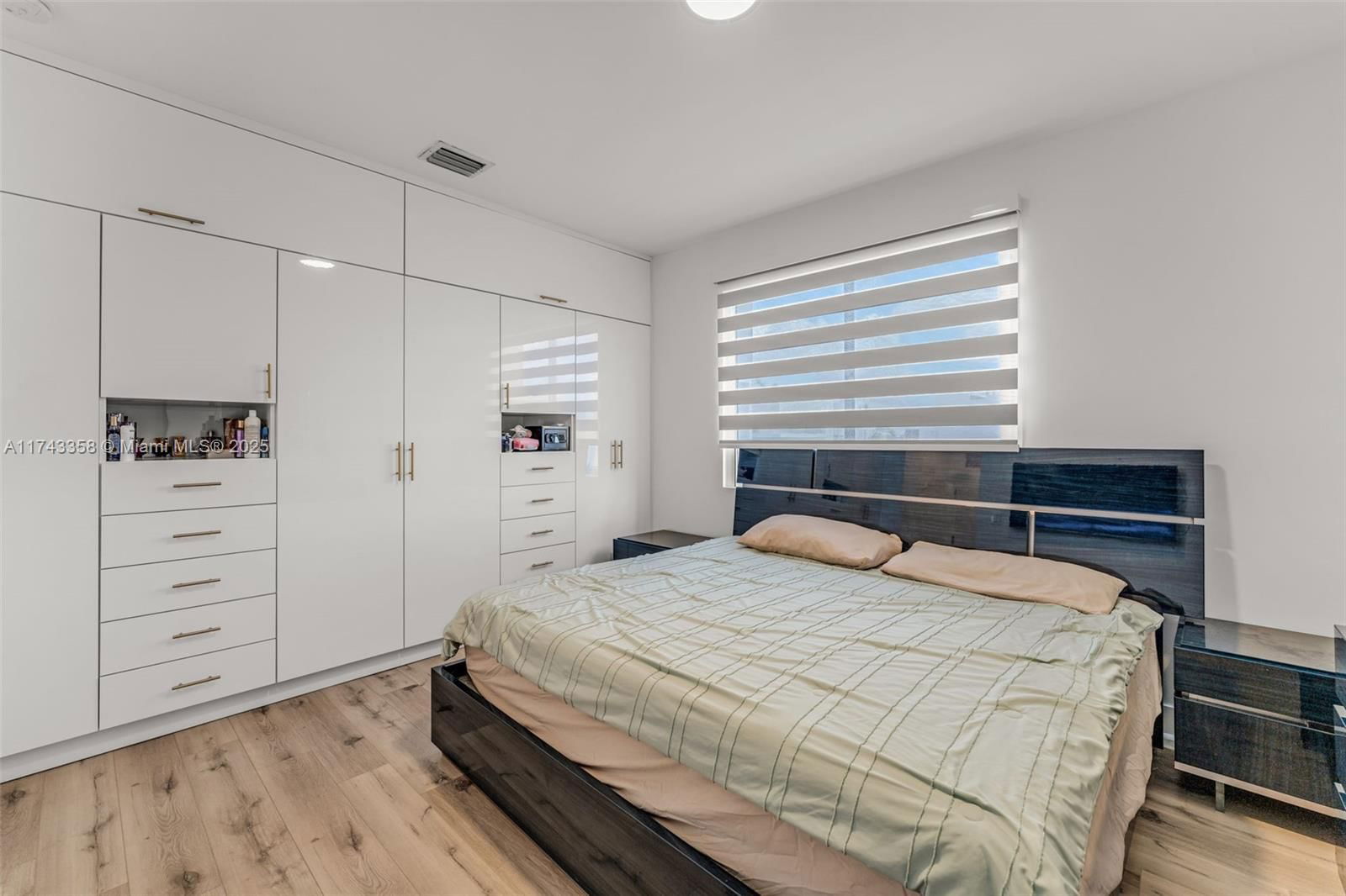 Real estate property located at 10393 67th Ter, Miami-dade, Doral Palms South, Doral, FL