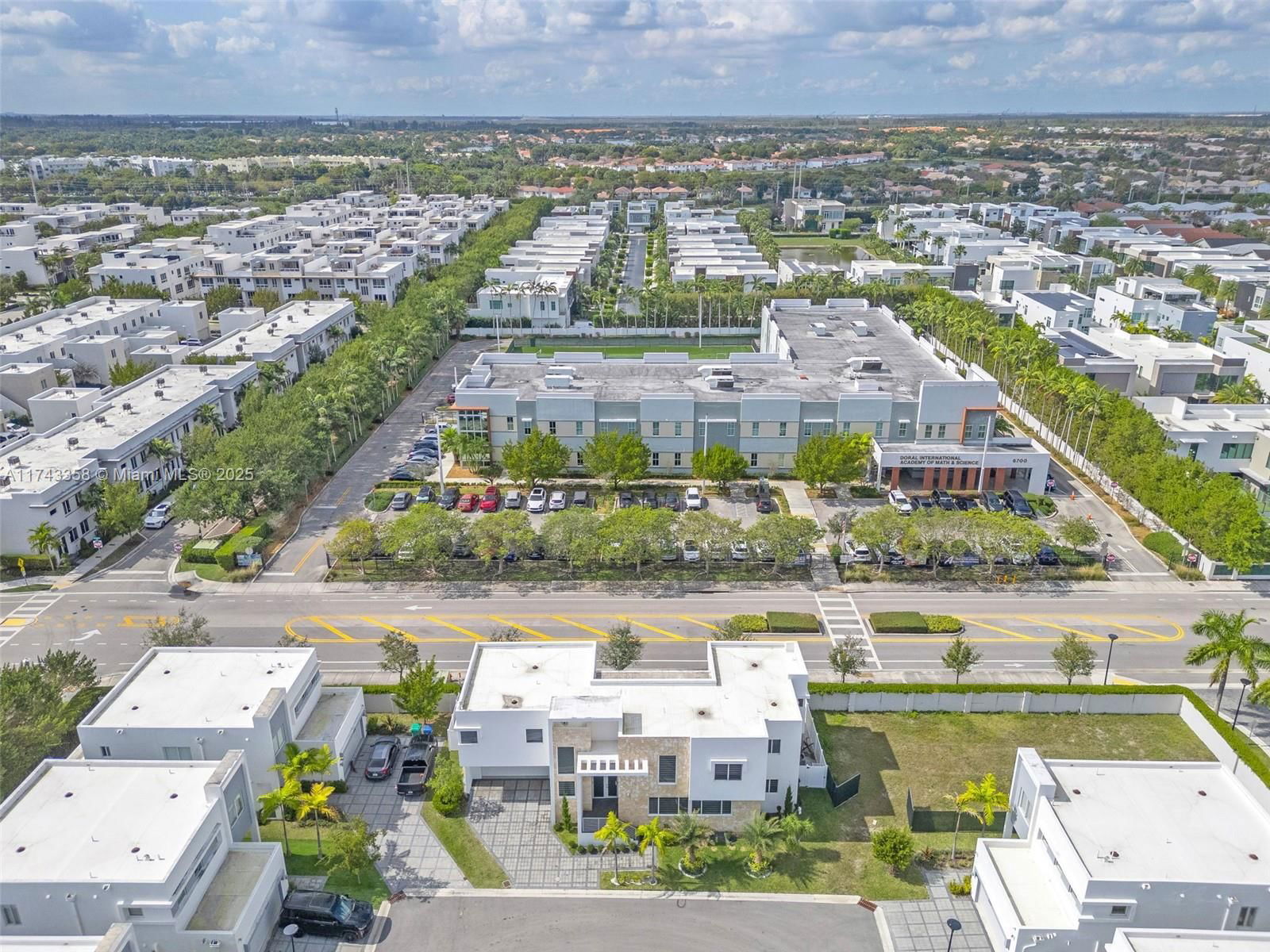 Real estate property located at 10393 67th Ter, Miami-dade, Doral Palms South, Doral, FL
