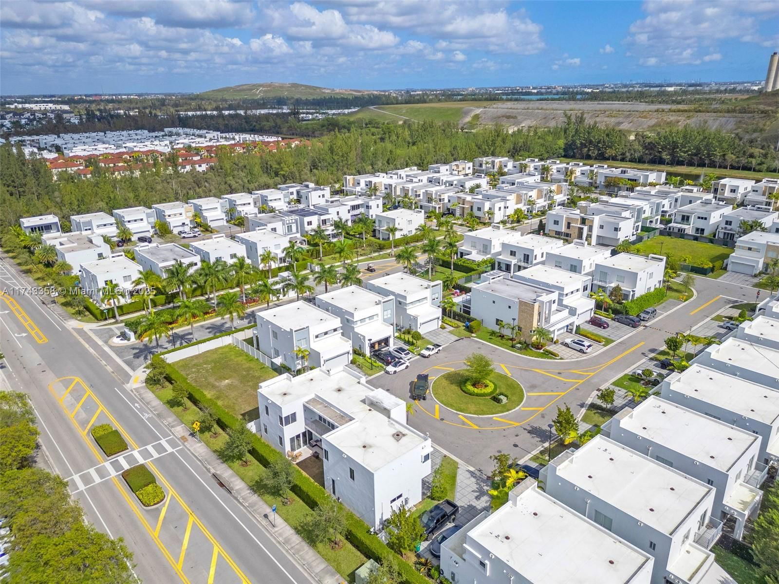 Real estate property located at 10393 67th Ter, Miami-dade, Doral Palms South, Doral, FL