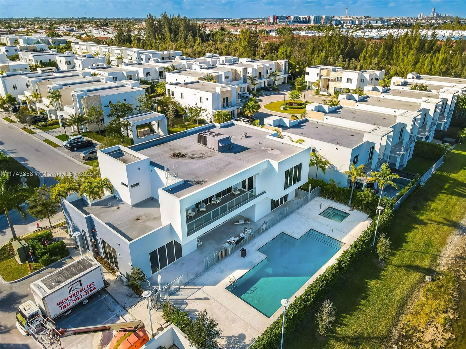 Real estate property located at 10393 67th Ter, Miami-dade, Doral Palms South, Doral, FL