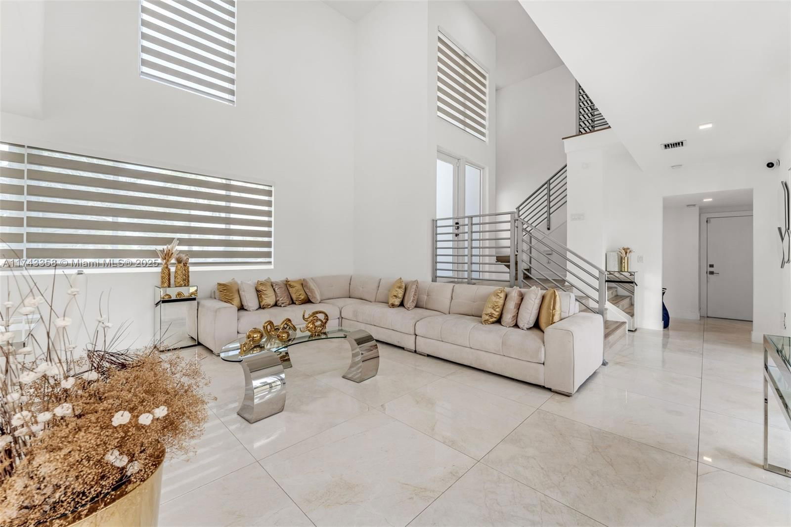 Real estate property located at 10393 67th Ter, Miami-dade, Doral Palms South, Doral, FL