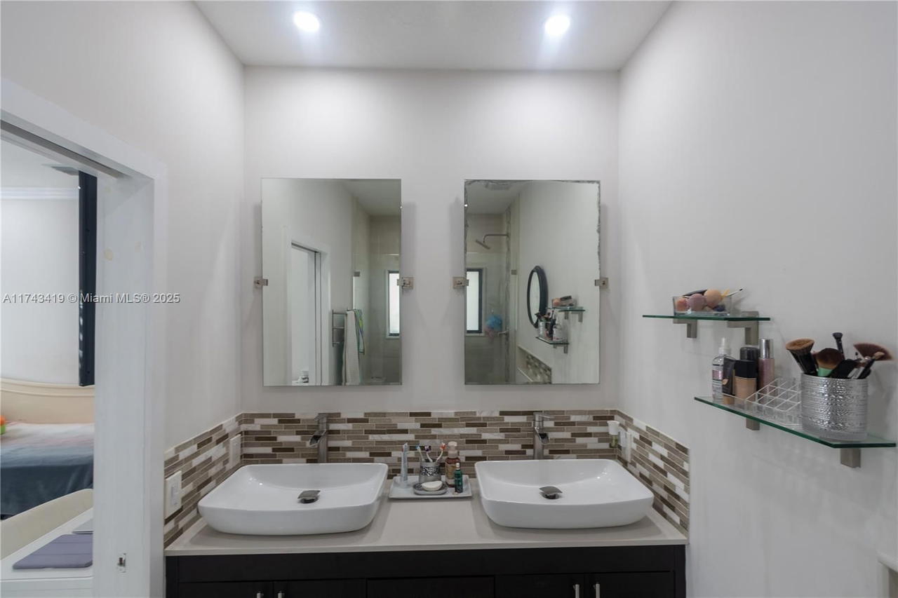 Real estate property located at 7005 5th Ave, Miami-dade, Puppys Sub, Hialeah, FL