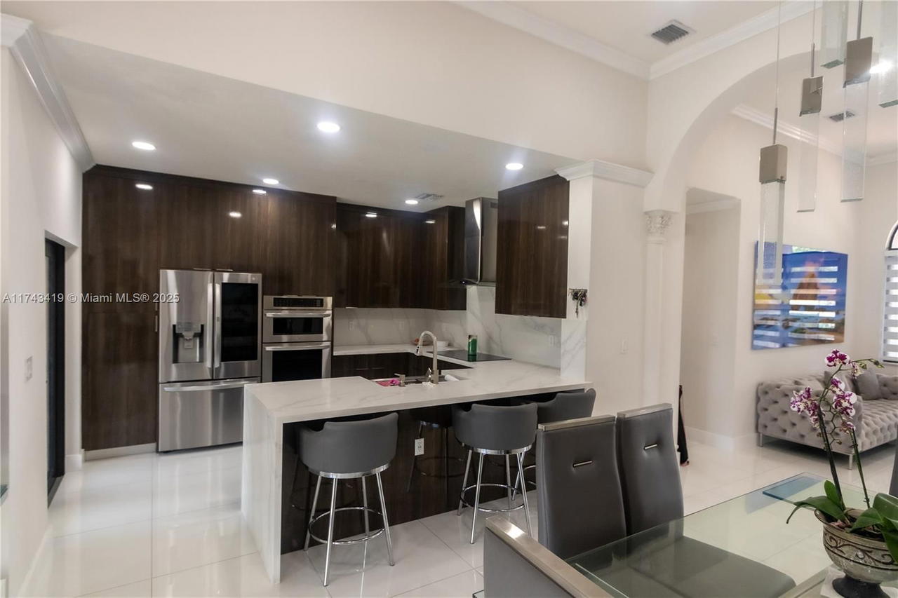Real estate property located at 7005 5th Ave, Miami-dade, Puppys Sub, Hialeah, FL