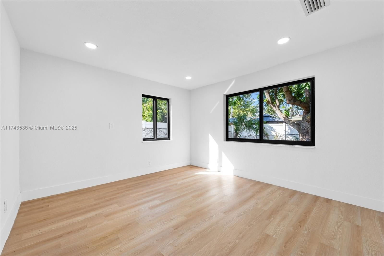 Real estate property located at 3731 4th Ct, Broward, Academy Award Homes Secti, Lauderhill, FL