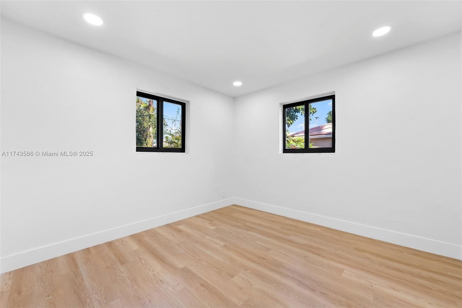 Real estate property located at 3731 4th Ct, Broward, Academy Award Homes Secti, Lauderhill, FL
