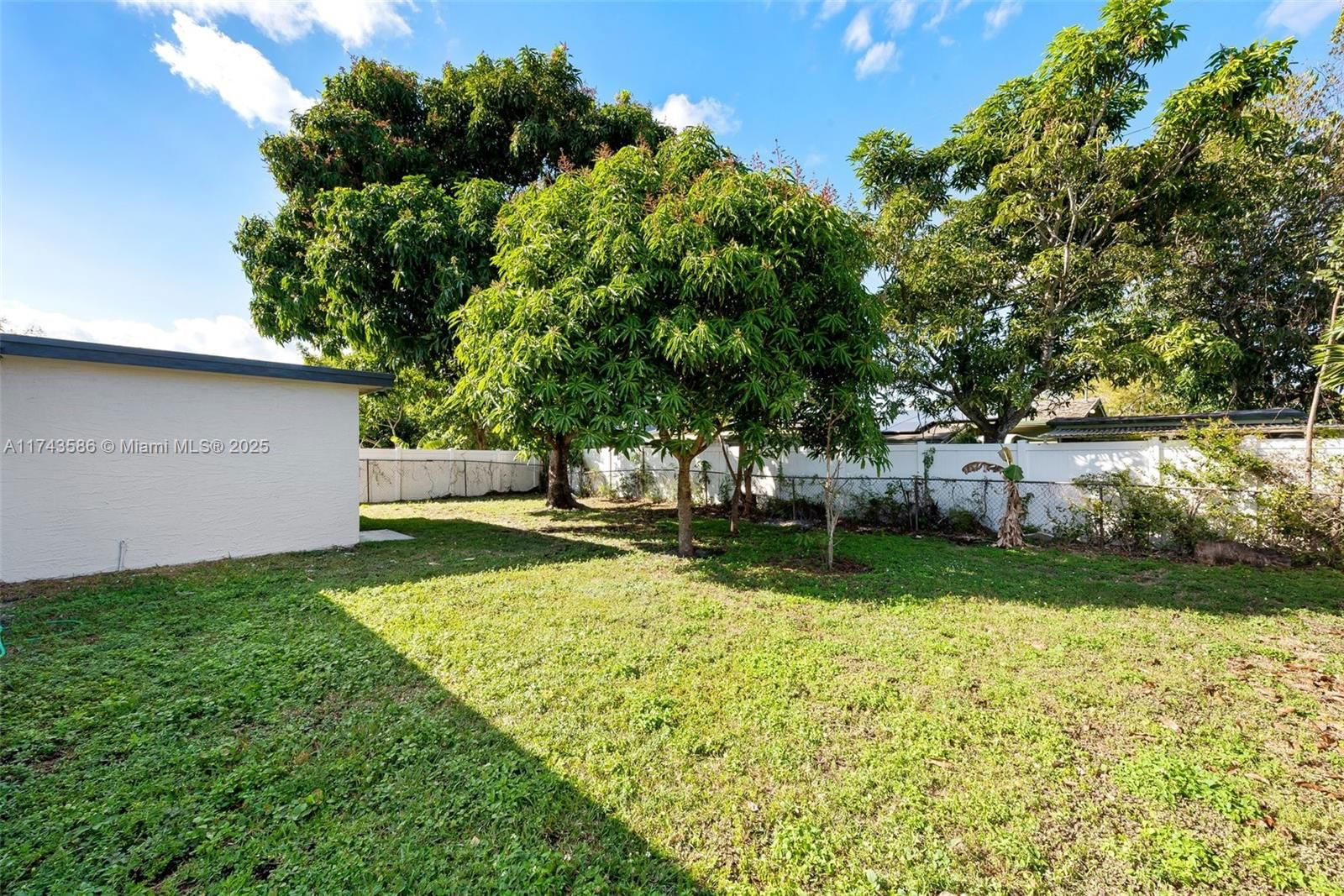 Real estate property located at 3731 4th Ct, Broward, Academy Award Homes Secti, Lauderhill, FL