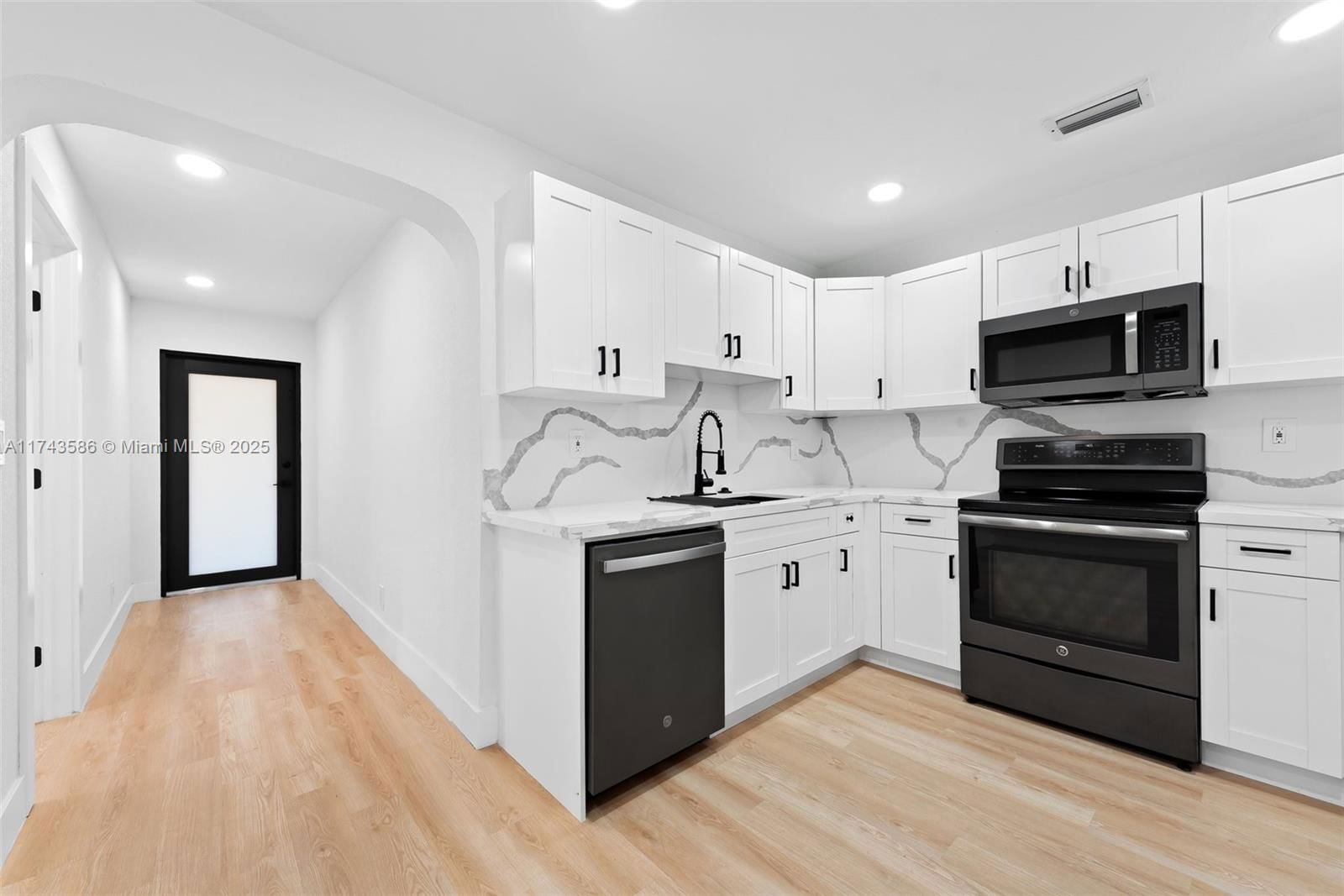 Real estate property located at 3731 4th Ct, Broward, Academy Award Homes Secti, Lauderhill, FL