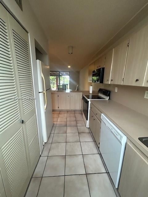 Real estate property located at 2121 122nd Ct, Miami-dade, Greenway Lakes Sec One, Miami, FL