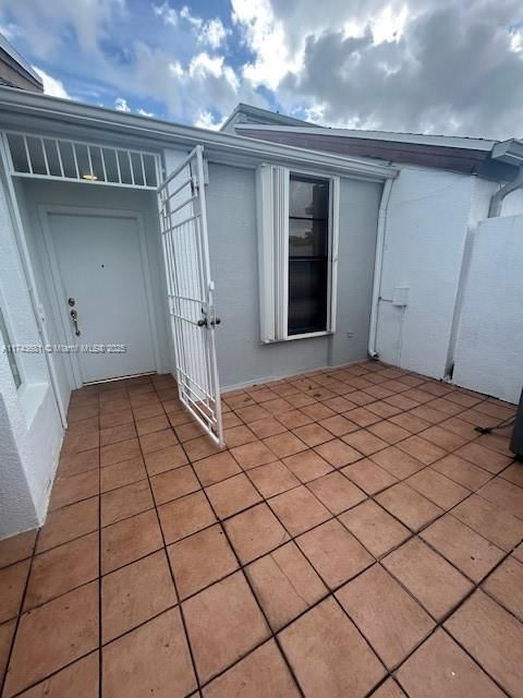 Real estate property located at 2121 122nd Ct, Miami-dade, Greenway Lakes Sec One, Miami, FL