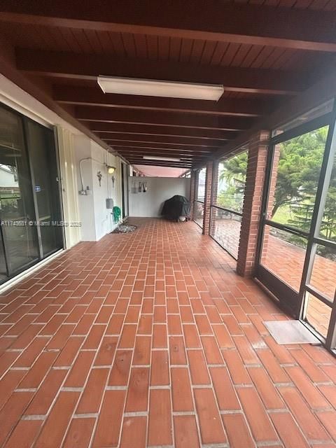 Real estate property located at 2121 122nd Ct, Miami-dade, Greenway Lakes Sec One, Miami, FL