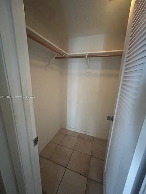 Real estate property located at 2121 122nd Ct, Miami-dade, Greenway Lakes Sec One, Miami, FL