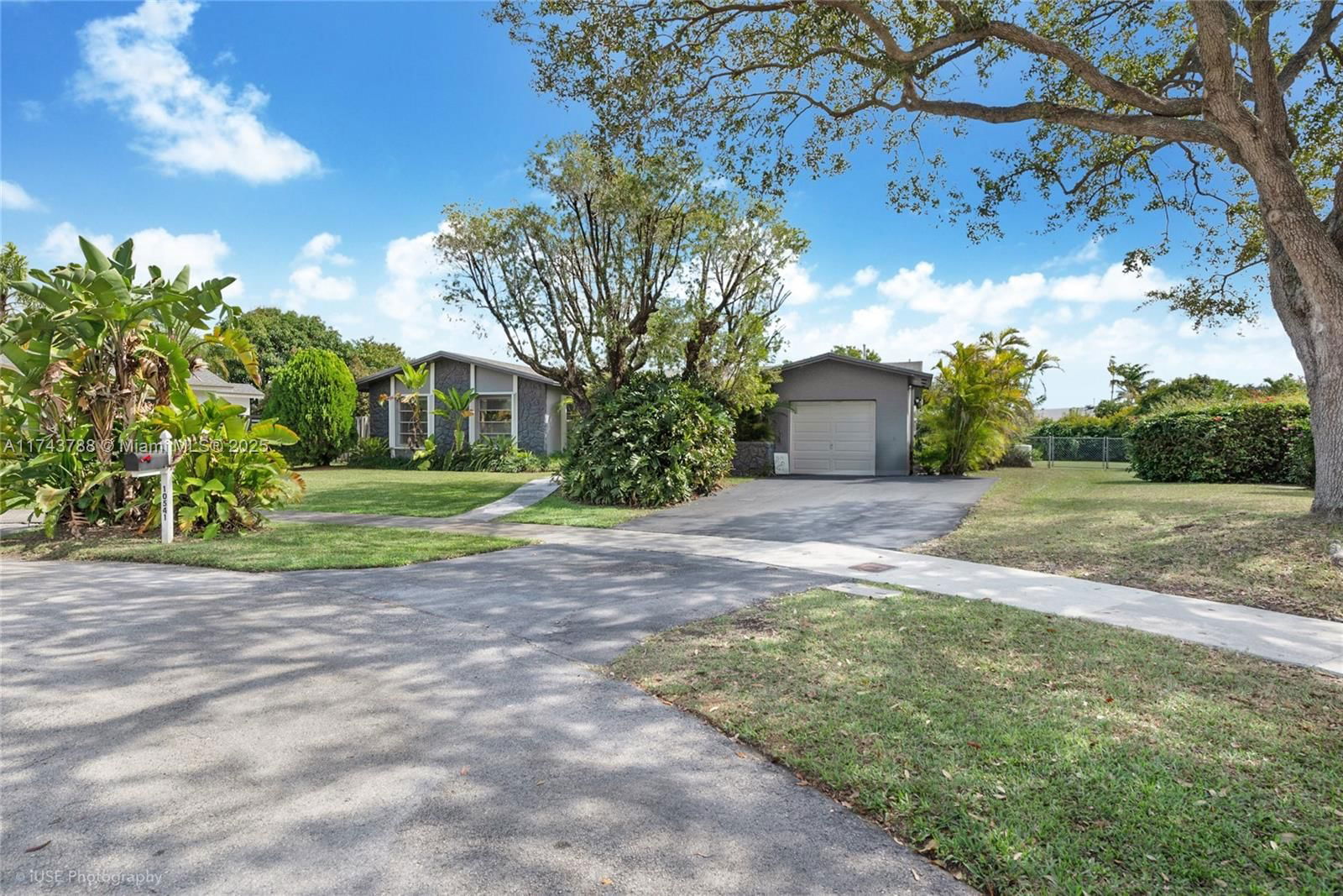 Real estate property located at 10541 123rd Ave, Miami-dade, Devon Aire Estates Sec 1, Miami, FL