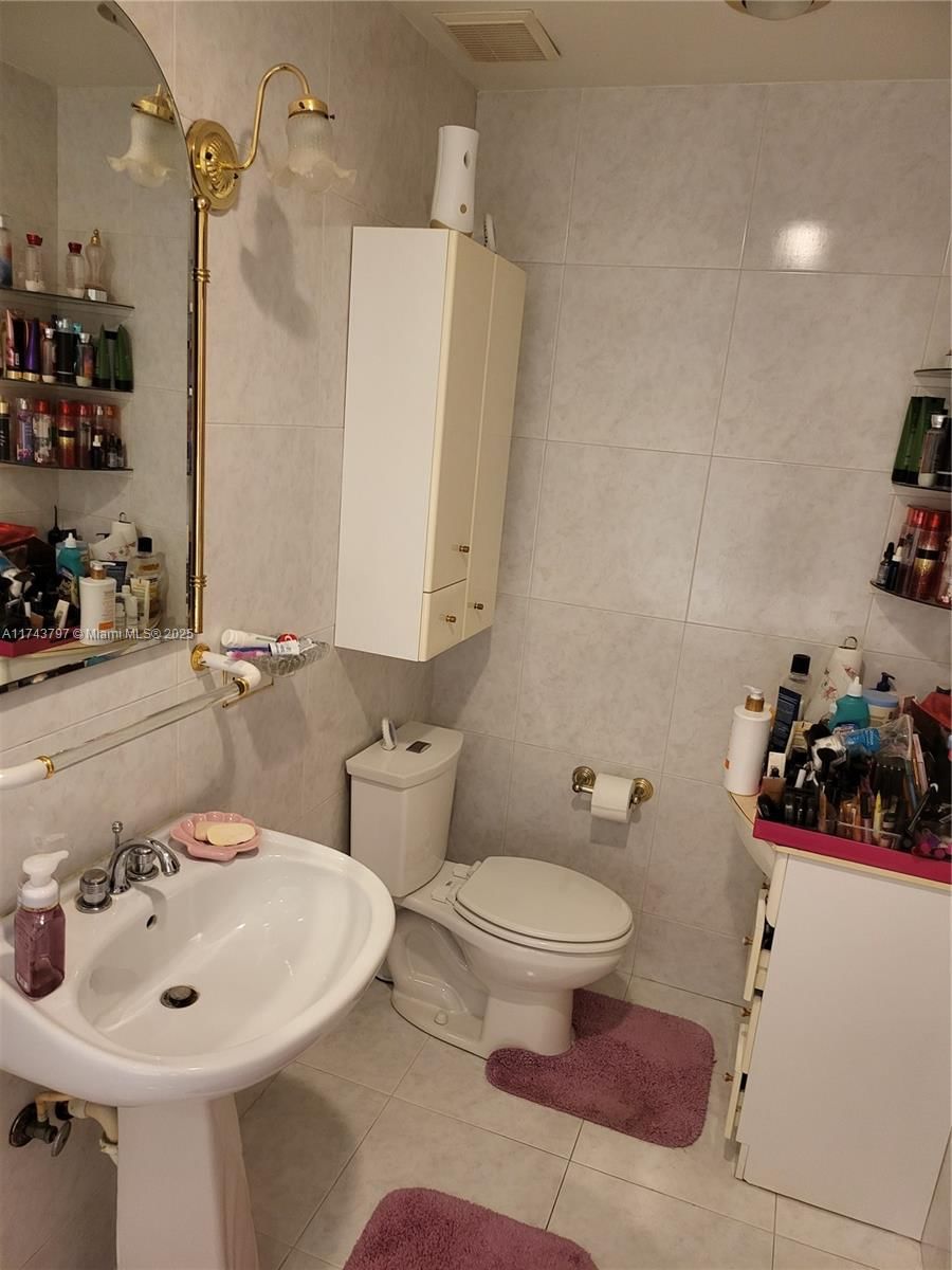 Real estate property located at 6771 199th Ter, Miami-dade, Country Lake Homes 2nd Ad, Hialeah, FL