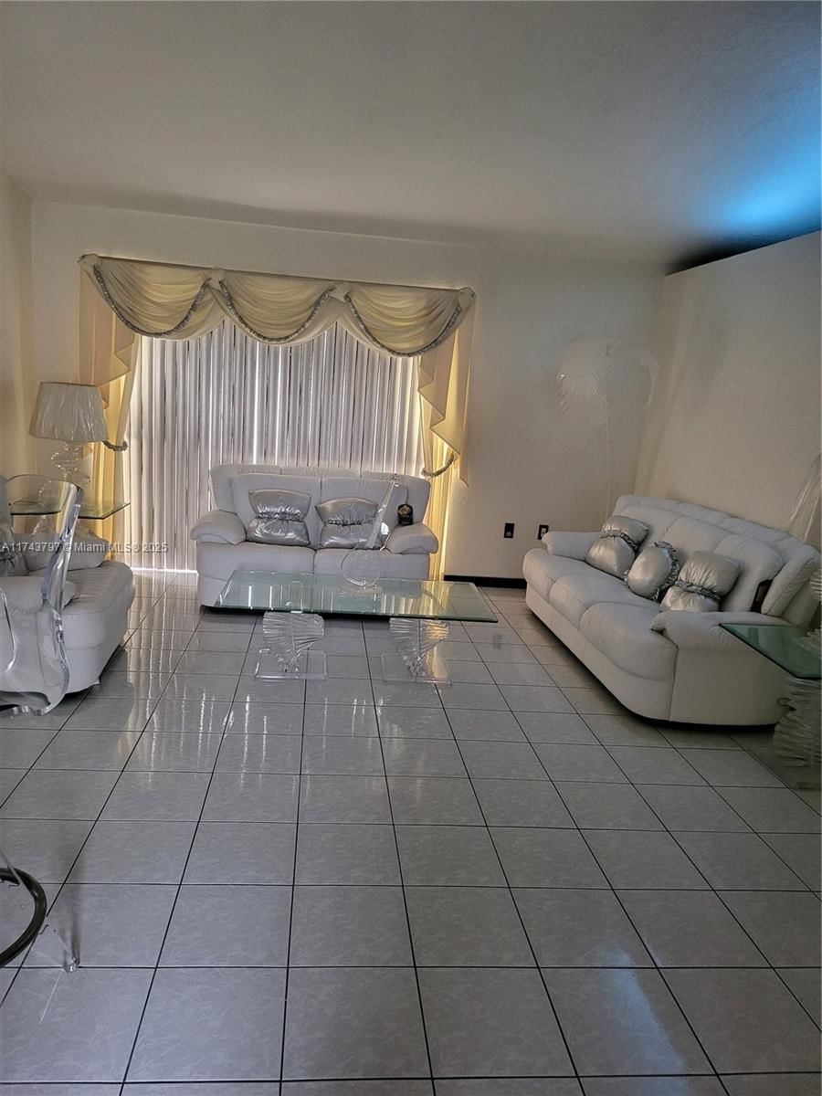 Real estate property located at 6771 199th Ter, Miami-dade, Country Lake Homes 2nd Ad, Hialeah, FL