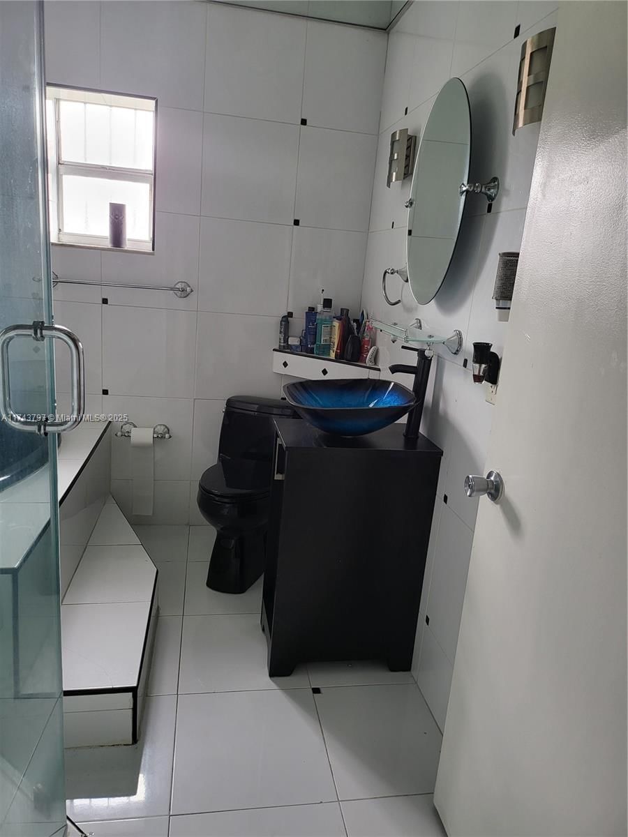 Real estate property located at 6771 199th Ter, Miami-dade, Country Lake Homes 2nd Ad, Hialeah, FL