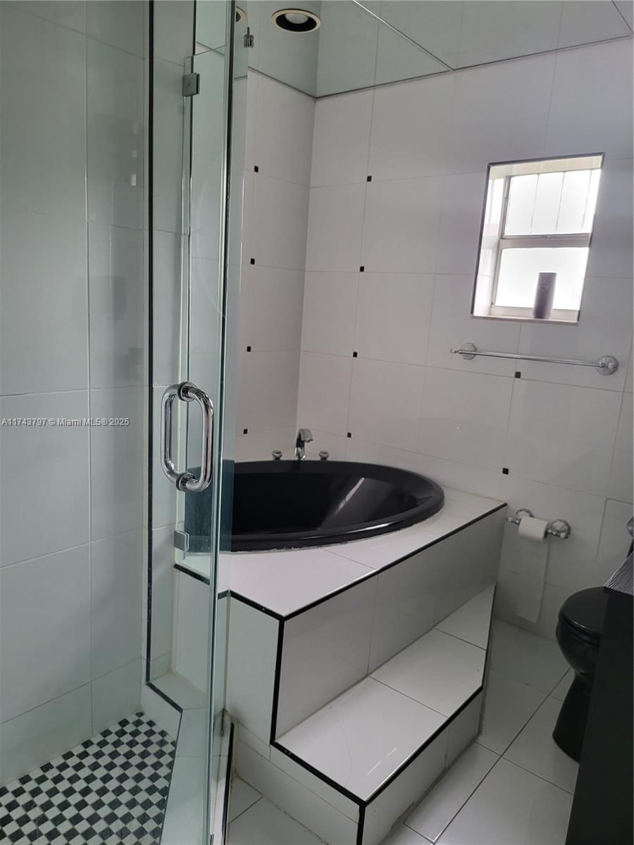 Real estate property located at 6771 199th Ter, Miami-dade, Country Lake Homes 2nd Ad, Hialeah, FL