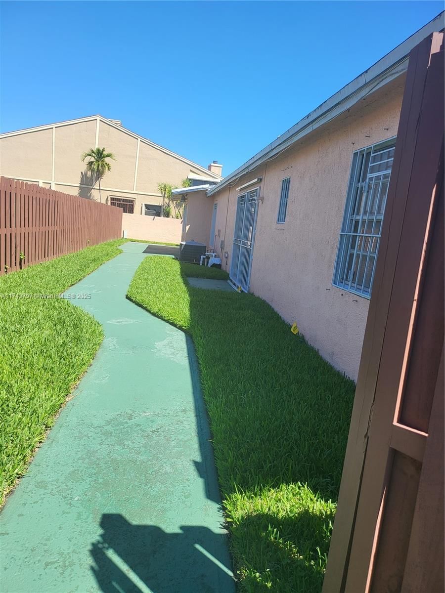 Real estate property located at 6771 199th Ter, Miami-dade, Country Lake Homes 2nd Ad, Hialeah, FL