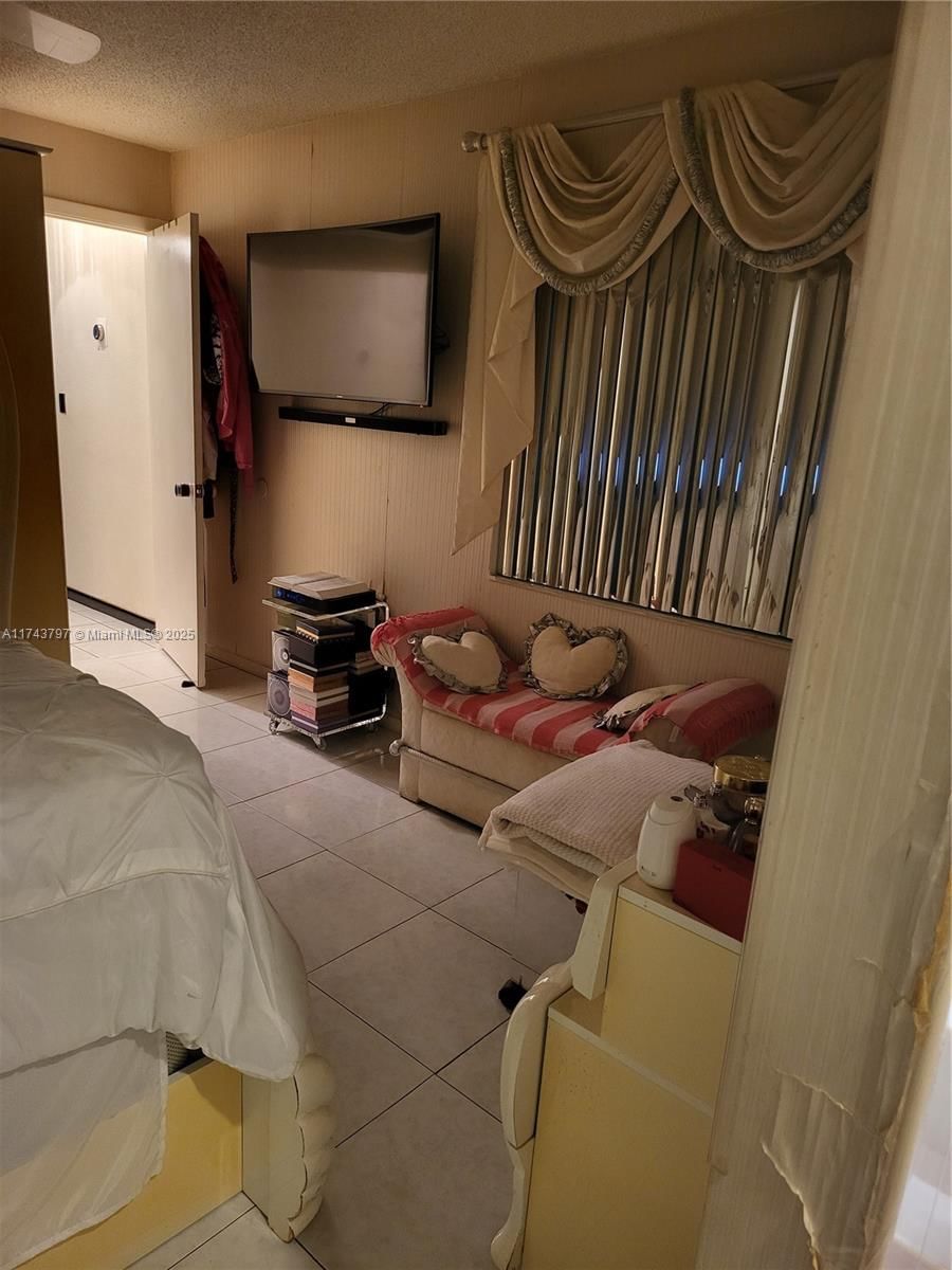Real estate property located at 6771 199th Ter, Miami-dade, Country Lake Homes 2nd Ad, Hialeah, FL