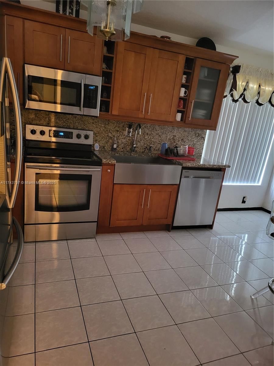 Real estate property located at 6771 199th Ter, Miami-dade, Country Lake Homes 2nd Ad, Hialeah, FL