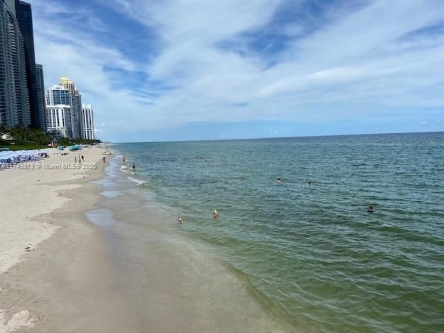 Real estate property located at 16909 Bay Rd #310, Miami-dade, Plaza Of Americas Condo P, Sunny Isles Beach, FL
