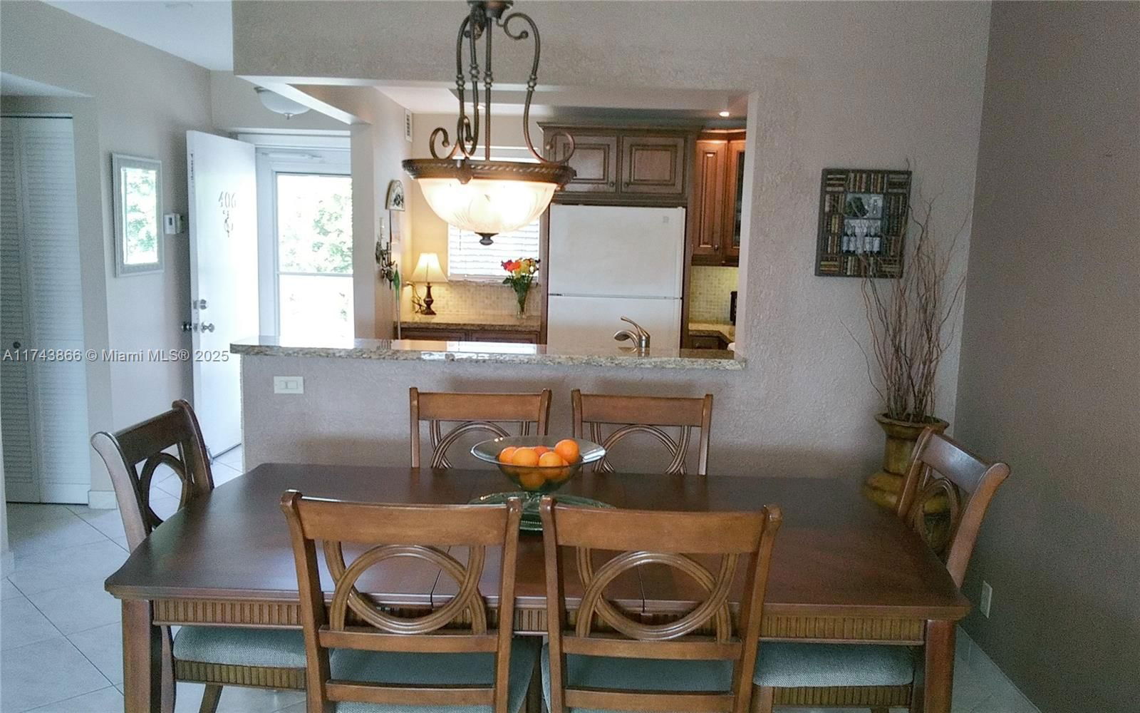 Real estate property located at 206 10th St #406, Broward, Meadowbrook Lakes Condo, Dania Beach, FL