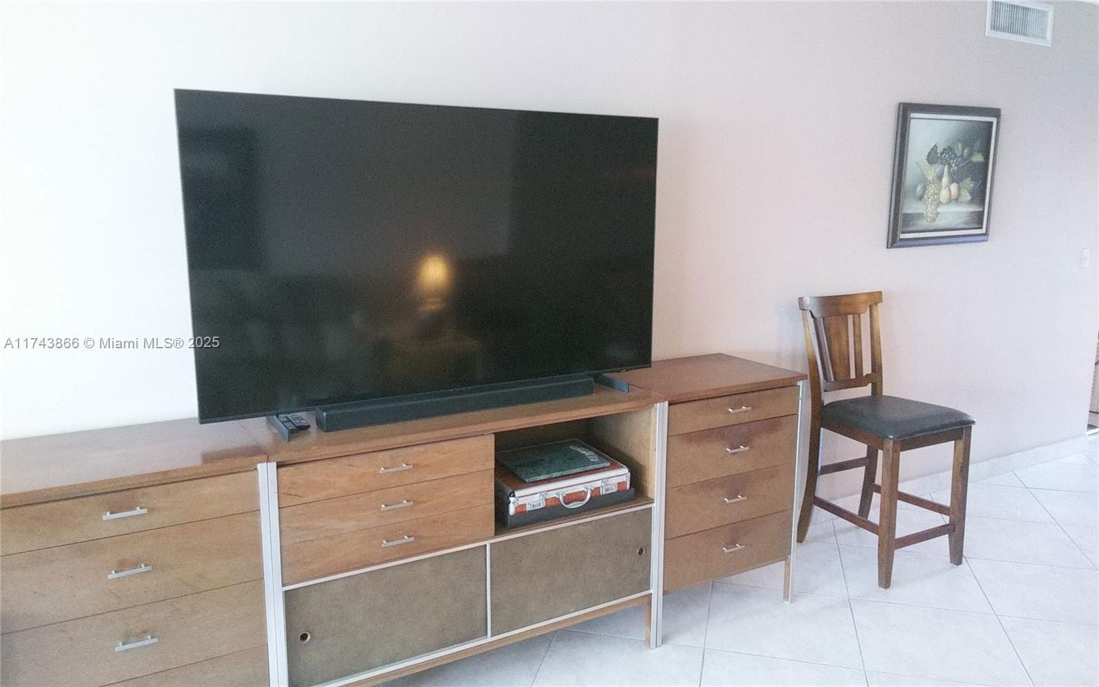 Real estate property located at 206 10th St #406, Broward, Meadowbrook Lakes Condo, Dania Beach, FL