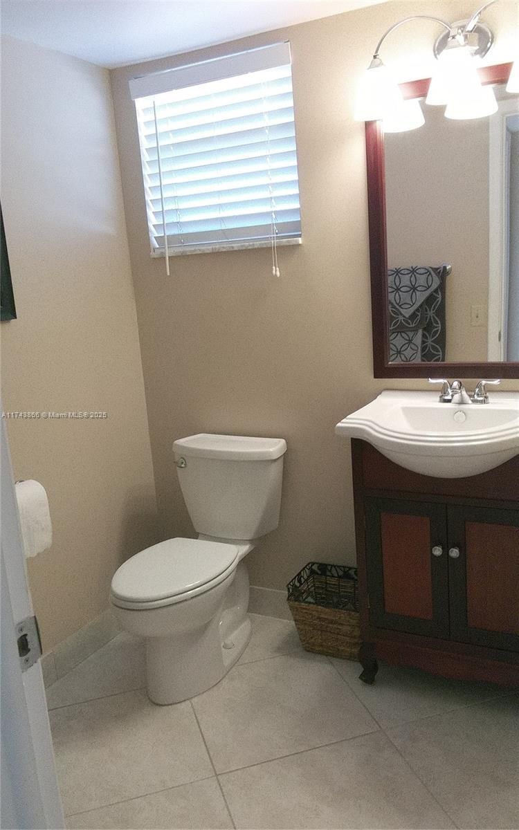 Real estate property located at 206 10th St #406, Broward, Meadowbrook Lakes Condo, Dania Beach, FL