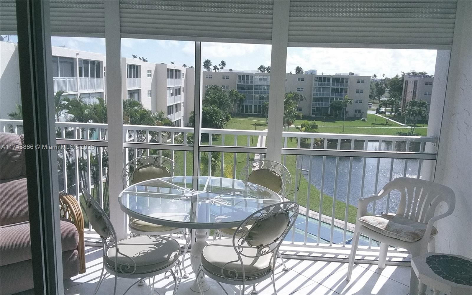 Real estate property located at 206 10th St #406, Broward, Meadowbrook Lakes Condo, Dania Beach, FL