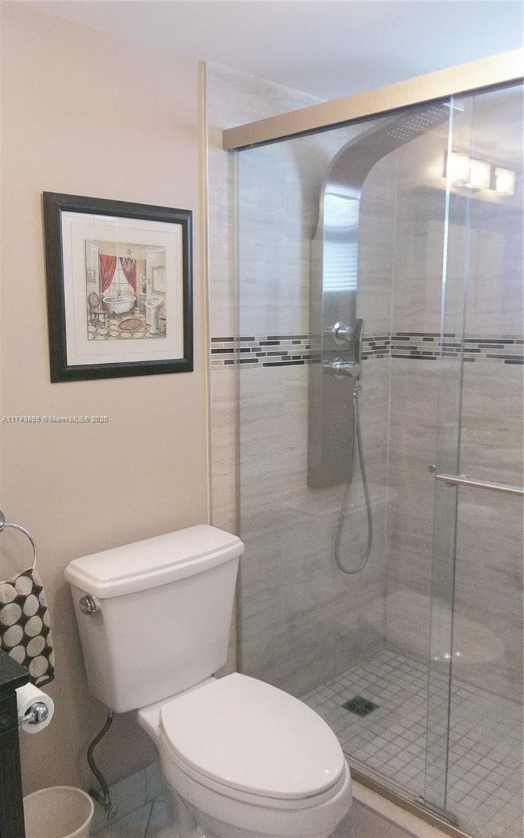Real estate property located at 206 10th St #406, Broward, Meadowbrook Lakes Condo, Dania Beach, FL
