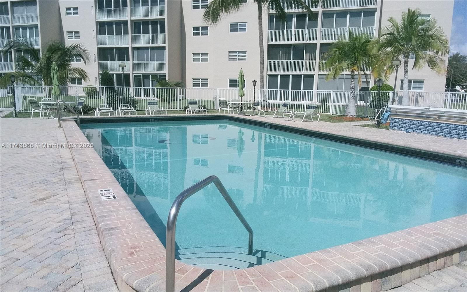 Real estate property located at 206 10th St #406, Broward, Meadowbrook Lakes Condo, Dania Beach, FL