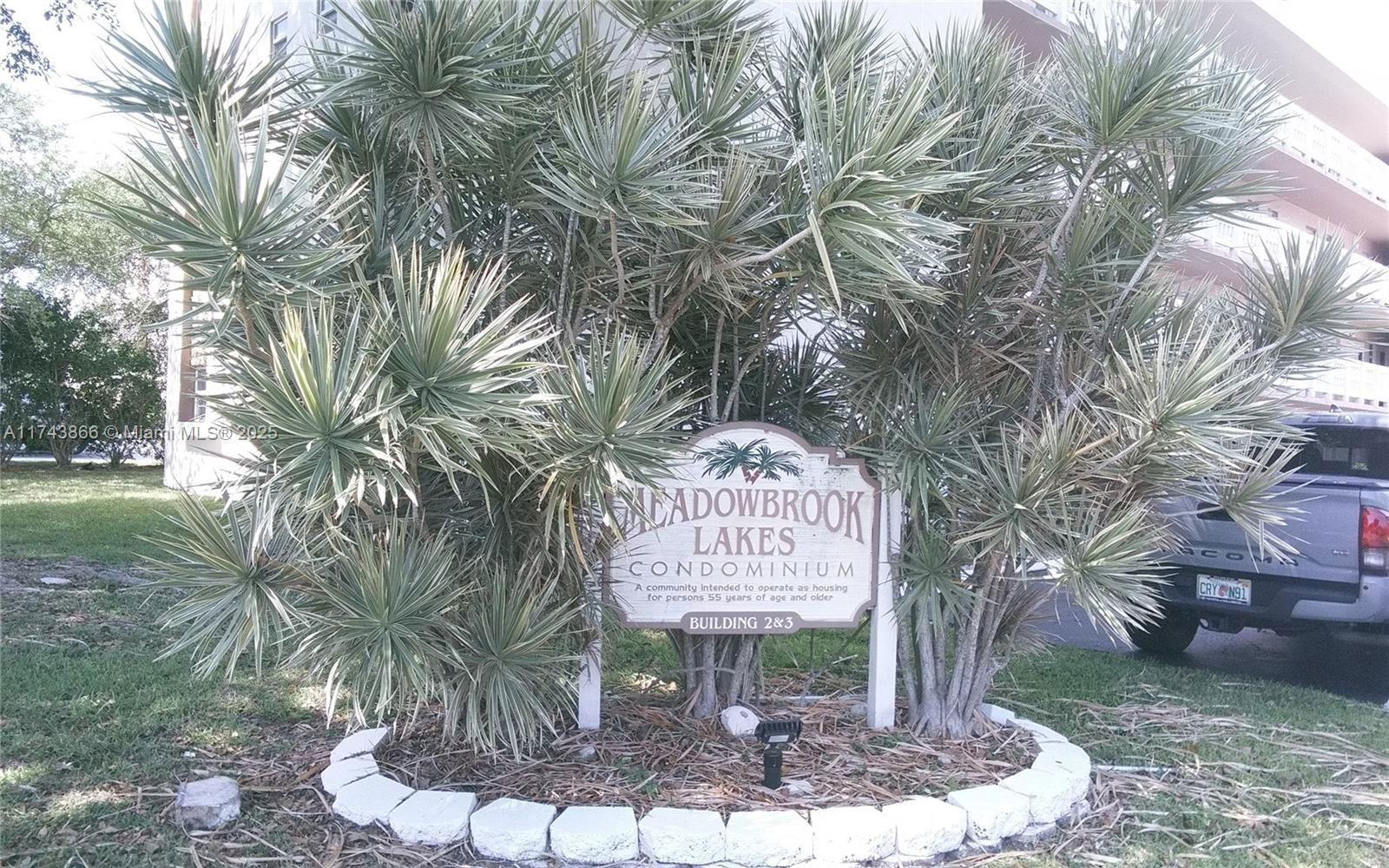 Real estate property located at 206 10th St #406, Broward, Meadowbrook Lakes Condo, Dania Beach, FL