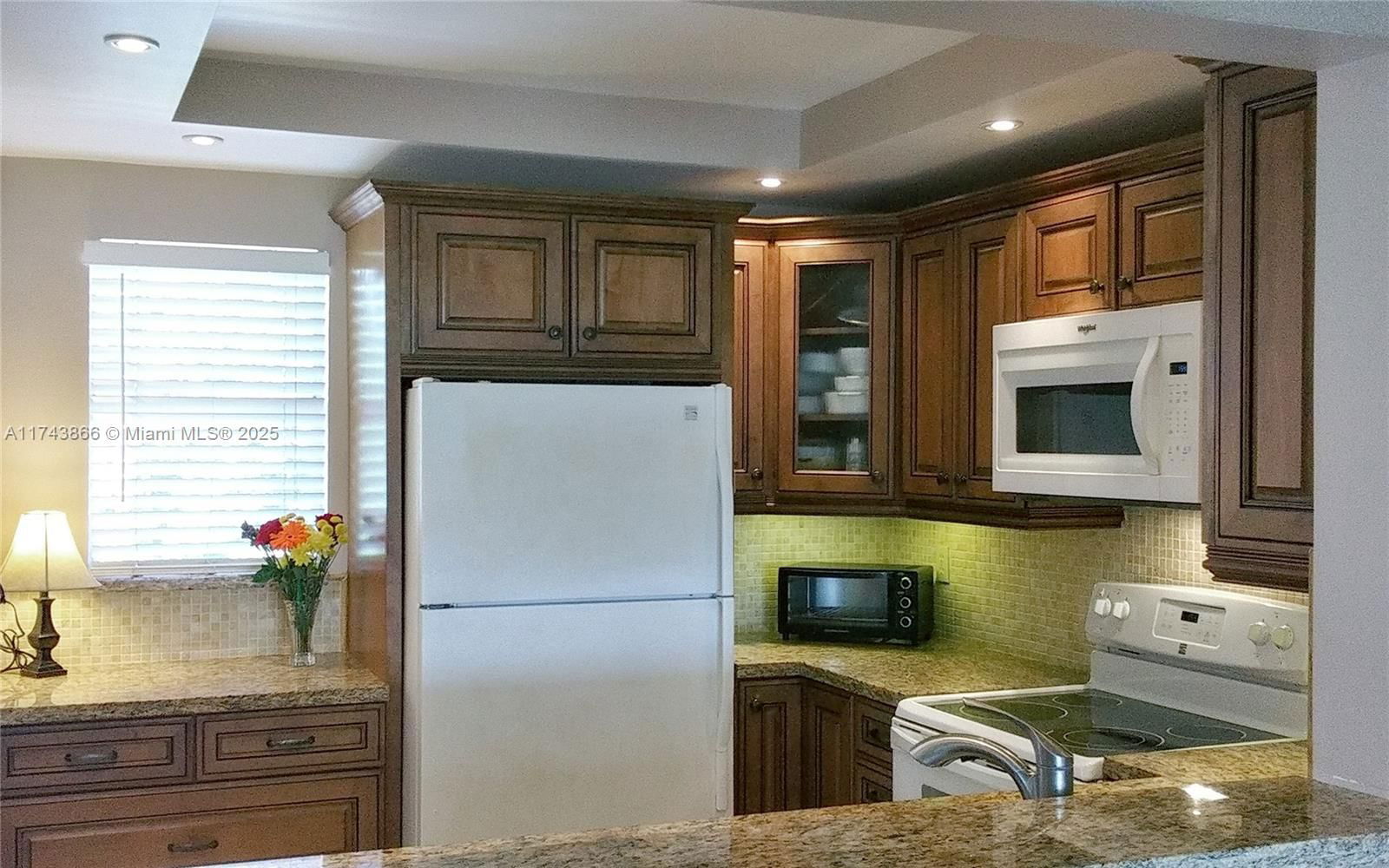 Real estate property located at 206 10th St #406, Broward, Meadowbrook Lakes Condo, Dania Beach, FL