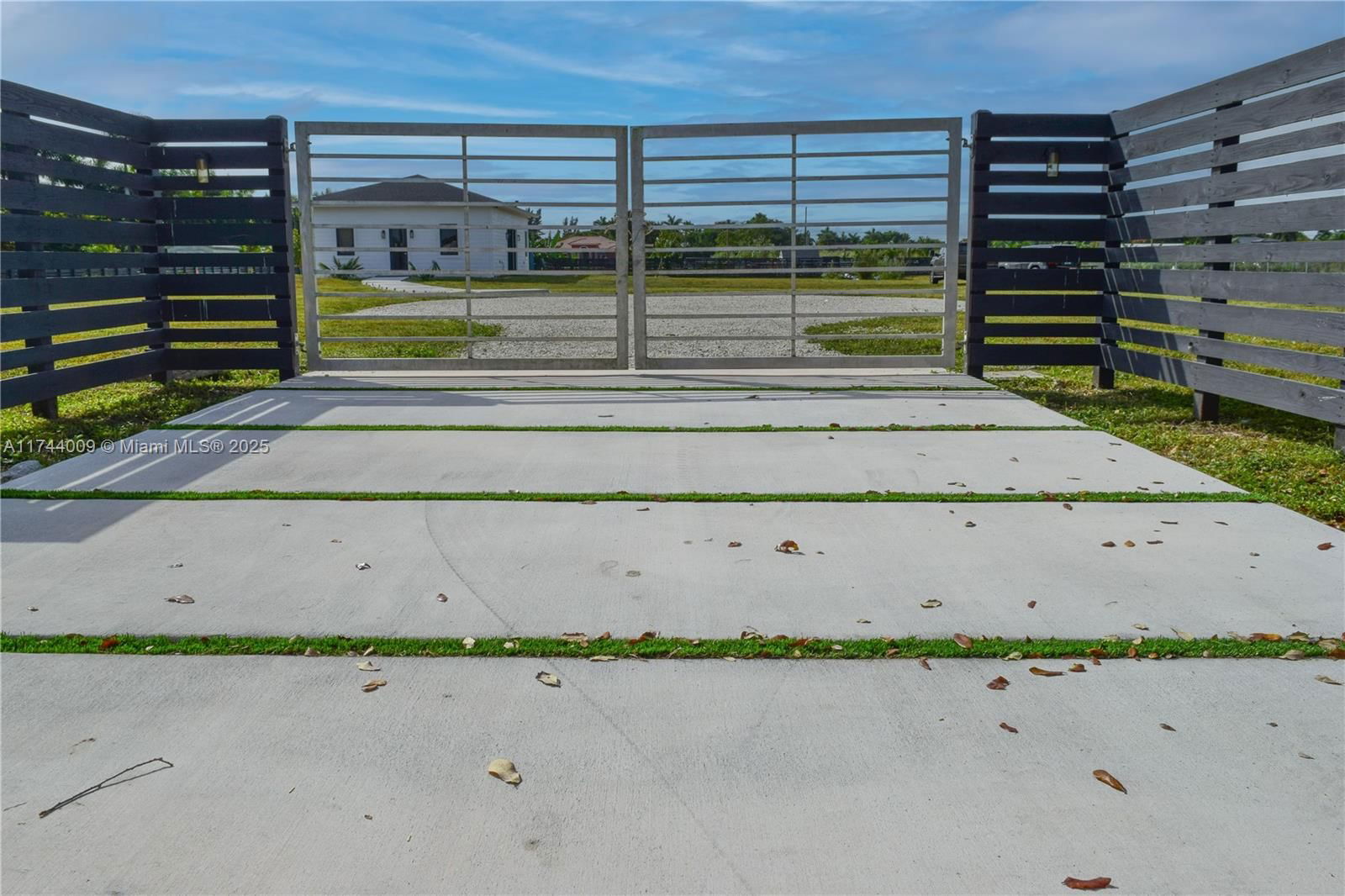 Real estate property located at 19620 206 Street, Miami-dade, Rola Estates, Miami, FL